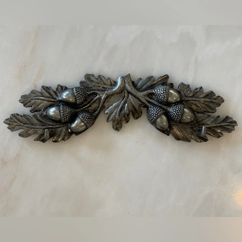 La Matron L’Etain Pewter Acorn Leaf Triple Hook 8